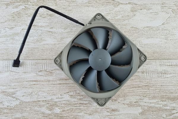 Korpuse ventilaator enne paigaldust
